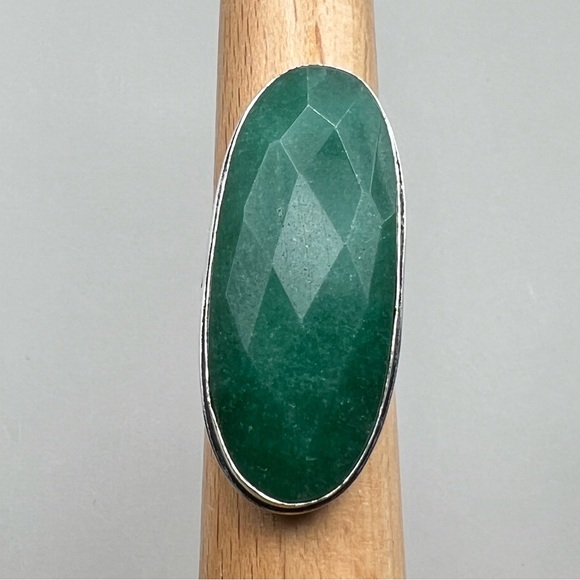 New Enhanced Faceted Green Emerald Stone Silver Overlay Ring Size 8.25 - Picture 8 of 11